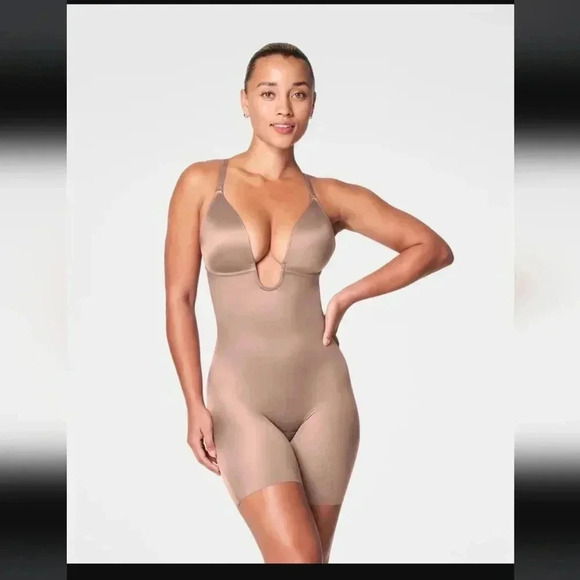 SPANX Other - Spanx Women's Suit Your Fancy Plunge Low-Back Mid-Thigh Bodysuit
